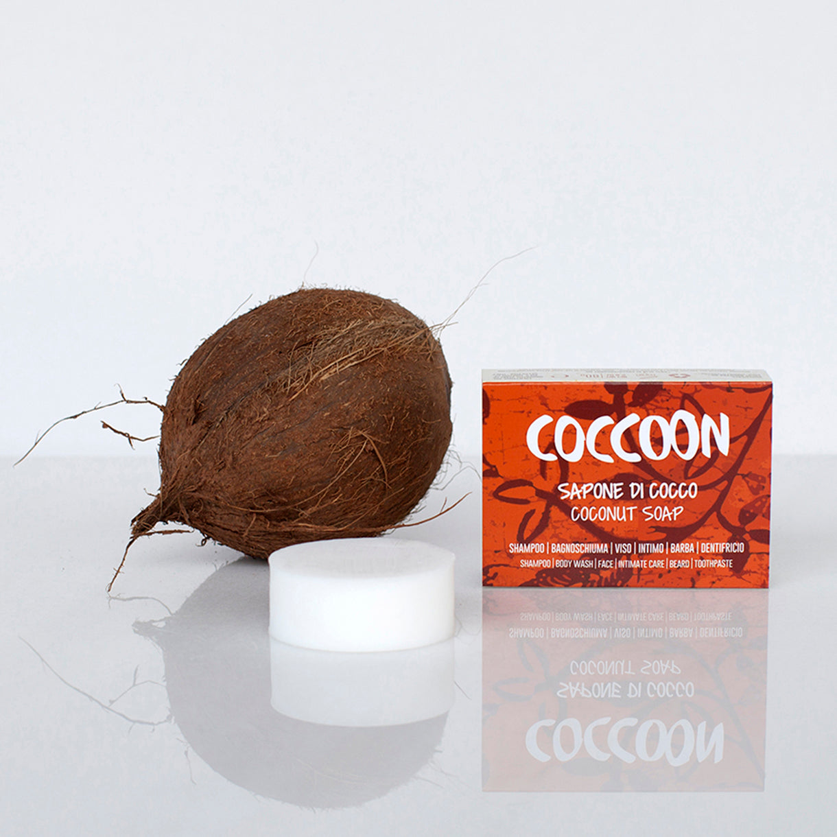 Confezione chiusa di sapone solido Coccoon, panetto nudo di sapone solido Coccoon e noce di cocco